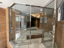 オフィスビル出入口