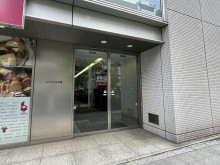 オフィスビル出入口