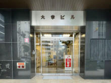 オフィスビル出入口