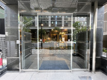 オフィスビル出入口