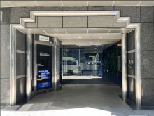 オフィスビル出入口