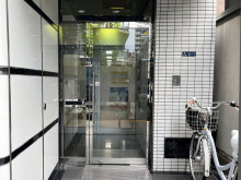 オフィスビル出入口