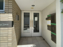 オフィスビル出入口