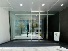 オフィスビル出入口