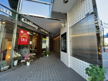 オフィスビル出入口