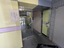 オフィスビル出入口