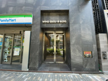 オフィスビル出入口