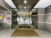 オフィスビル出入口