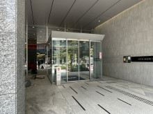 オフィスビル出入口