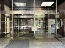 オフィスビル出入口