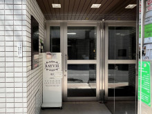 オフィスビル出入口