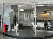 オフィスビル出入口