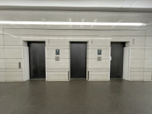 エレベーター(3基)