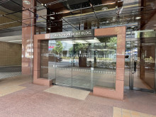 オフィスビル出入口