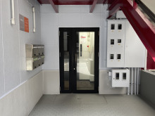 オフィスビル出入口