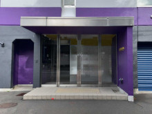 オフィスビル出入口