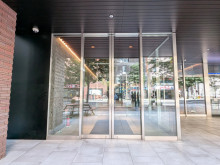 オフィスビル出入口