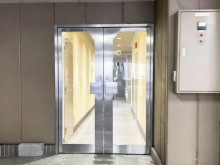 オフィスビル出入口