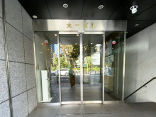 オフィスビル出入口