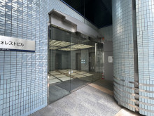 オフィスビル出入口