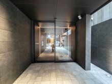 オフィスビル出入口