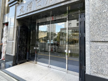 オフィスビル出入口