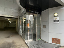 オフィスビル出入口