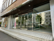 オフィスビル出入口