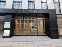 オフィスビル出入口