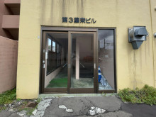 オフィスビル出入口