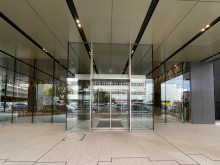 オフィスビル出入口