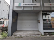 オフィスビル出入口