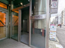 オフィスビル出入口