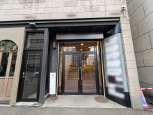 オフィスビル出入口