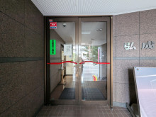 オフィスビル出入口