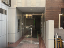 オフィスビル出入口