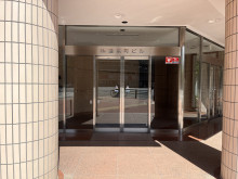 オフィスビル出入口