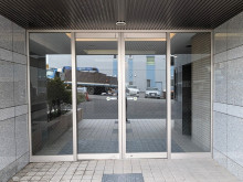 オフィスビル出入口