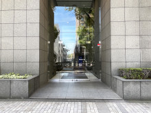 オフィスビル出入口