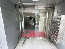 オフィスビル出入口