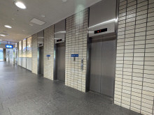 エレベーター(3基)