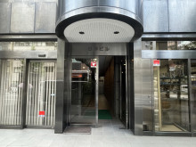 オフィスビル出入口