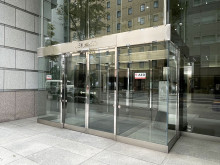 オフィスビル出入口