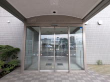 オフィスビル出入口