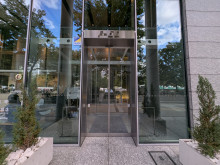 オフィスビル出入口