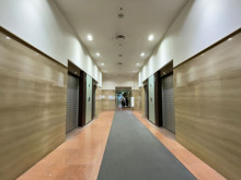 エレベーター(4基)