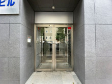 オフィスビル出入口