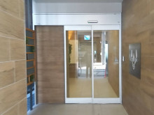 オフィスビル出入口