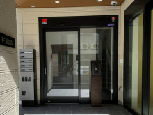 オフィスビル出入口