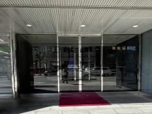 オフィスビル出入口